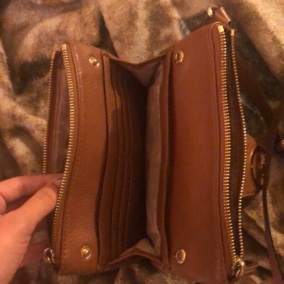 COPY - MK small crossbody *HAS FLAWS* - Picture 7 of 8